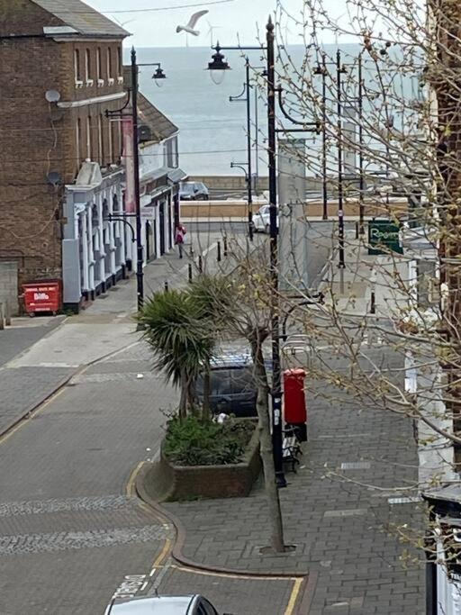 Herne Bay Central - 2 Minutes From Beach Apartment المظهر الخارجي الصورة